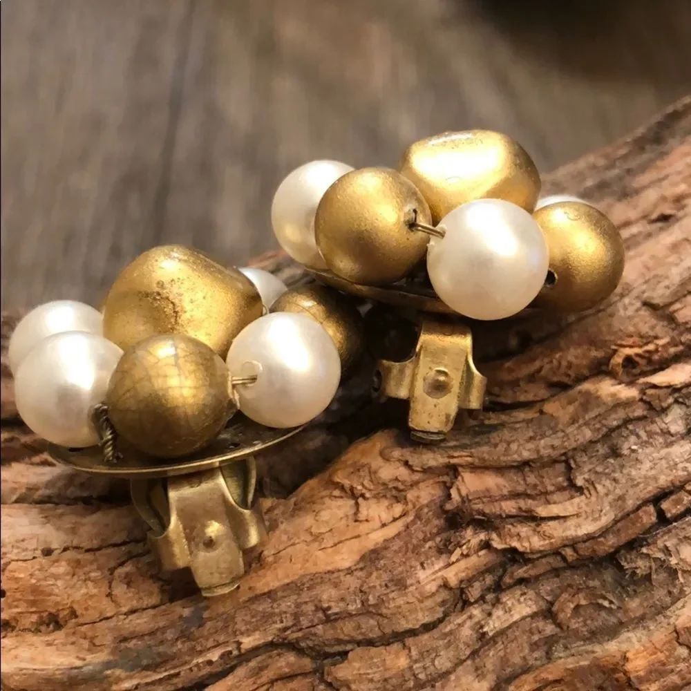Vintage Pearl & Gold Bead Cluster Clip Earrings - Picture 11 of 12